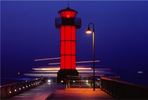 高松港玉藻防波堤灯台（香川県高松市）をテーマにした写真展「恋する灯台『せとしるべ』」を開催
