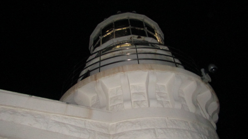 #スタートは夜。潮岬灯台の灯りが幻想的！