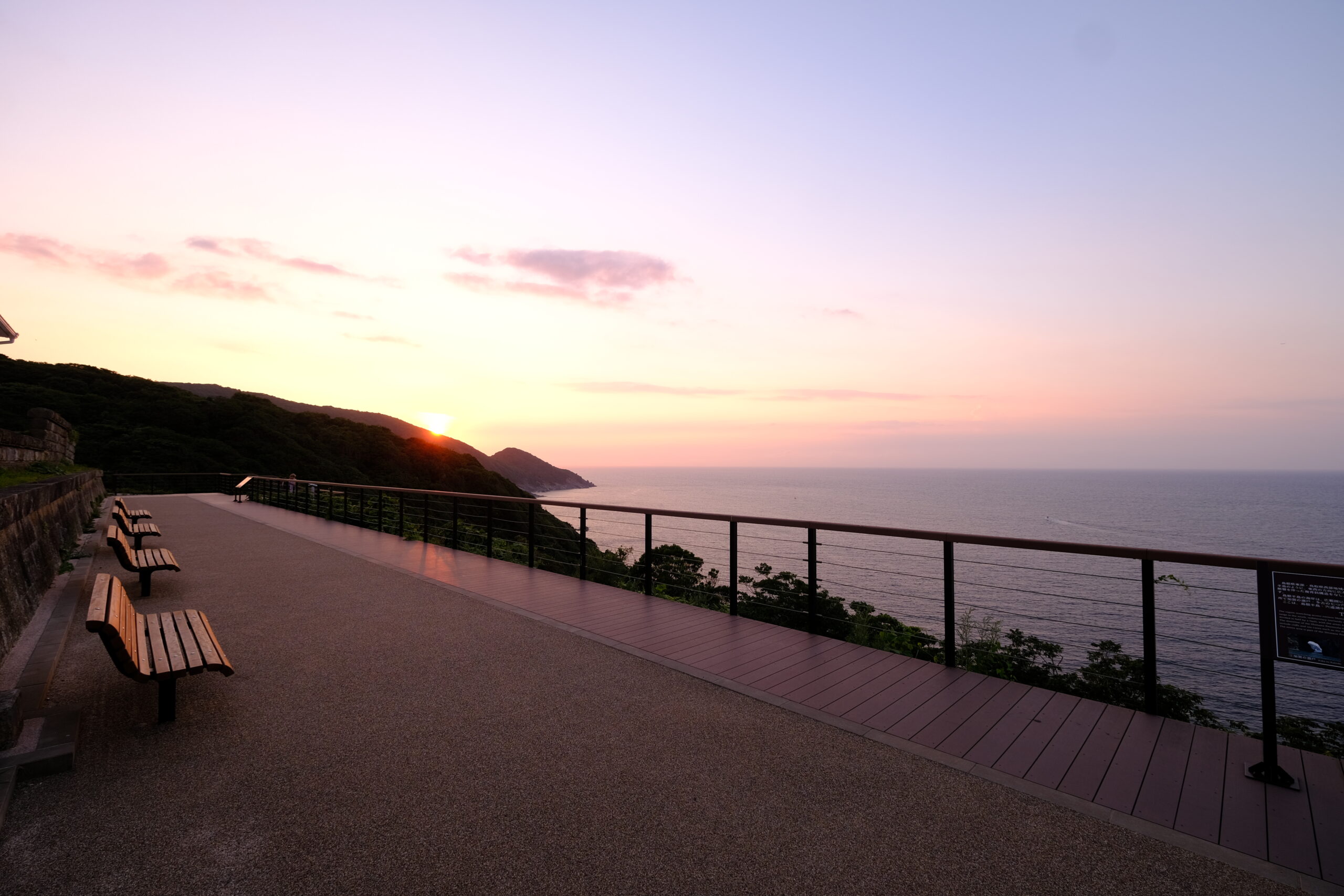 ライブパフォーマンス、一般公開も！灯台の姿とともに楽しむ、空が