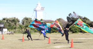 伝統の大漁旗リレーが復活『ライトハウスフェス 海と灯台のある町』を開催しました【三重県志摩市 安乗埼灯台】