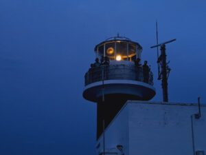 カムイの光が照らす海と星空の聖域を訪ねる「ナイトツアー」【北海道積丹町　神威岬灯台】