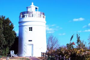 島の子供たちと菅島灯台