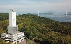 国内屈指の急潮海域の安全を守る「来島海峡海上交通センター」一般公開