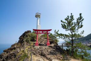 能生港灯台で「恋する灯台」PRとアンケート調査が実施されました